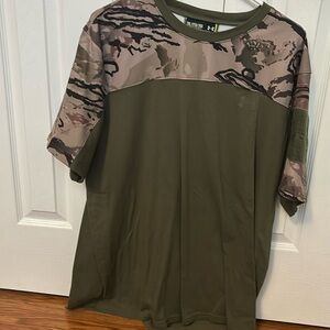 Mens 2xl camo under armour tee